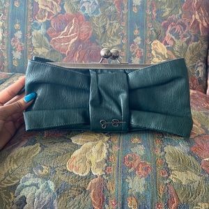 Beautiful Jessica Simpson clutch